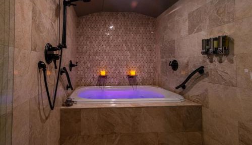 Radiance Mansion Couples Spa Room