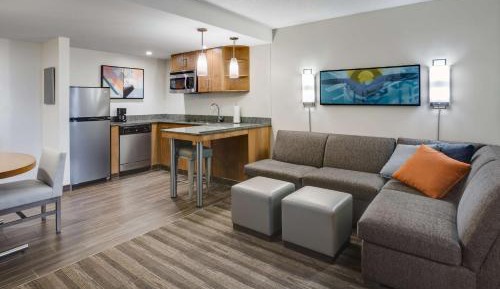 One-Bedroom King Suite