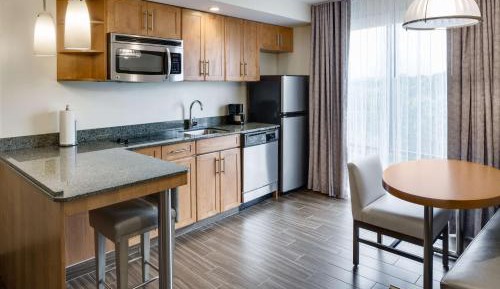 One-Bedroom Queen Suite with Two Queen Beds