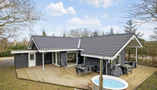 Three-Bedroom Vacation Home 