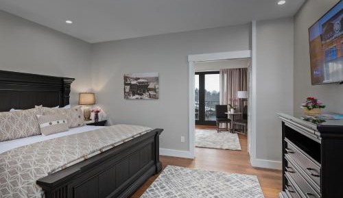 Shoreline Suite - King Bed