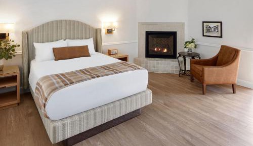 Deluxe Queen + Fireplace