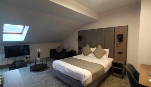 Family Room (2 Adults + 2 Children)