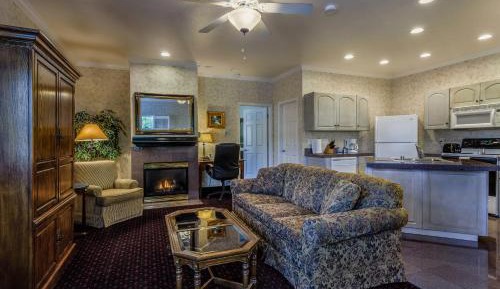 Luxury Queen Suite