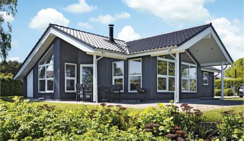 Three-Bedroom Vacation Home 