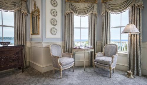 Louis XVI Signature Guest Room 