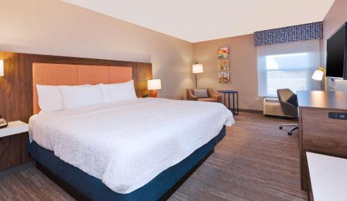 King Room with King Bed - Non-Smoking