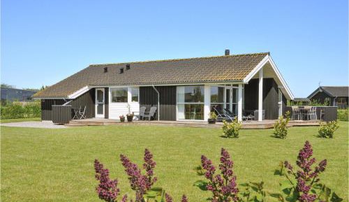 Three-Bedroom Vacation Home 