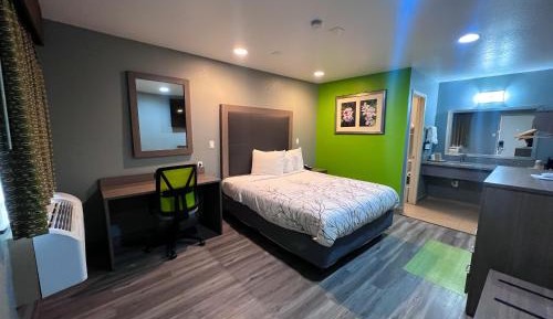 Queen Room