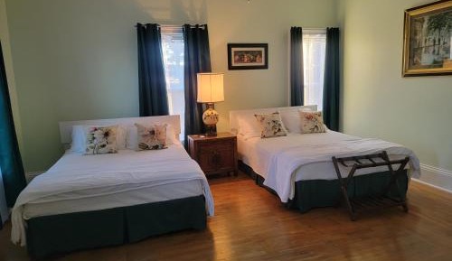 Deluxe Queen Room