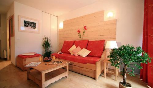 One-Bedroom Apartment with Alcove (6 Adults)