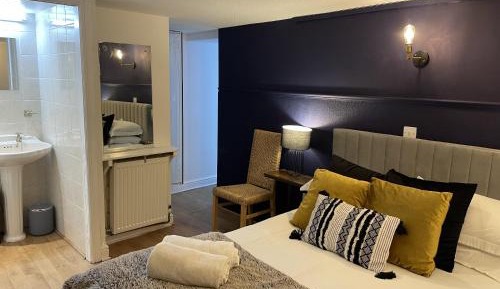 Double Room with Private Bathroom