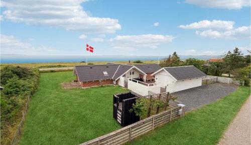 Three-Bedroom Vacation Home 