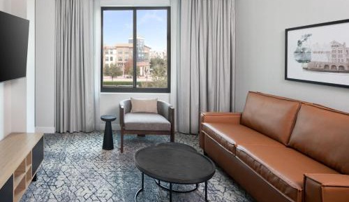 Junior, 1 Bedroom Junior Suite, 1 King