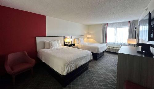 Queen Room with Two Queen Beds and Bath Tub - Mobility Accessible/Non-Smoking