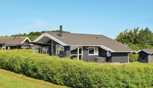 Three-Bedroom Vacation Home 