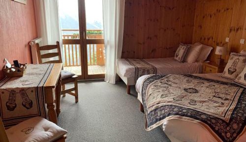 Triple Room with Balcony - Les Catrems 