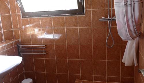 Family Suite (2 Adults + 2 Children)