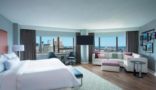 Studio Suite, 1 King, Sofa bed, City view, Corner room