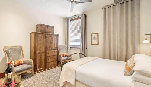 Standard Queen Room Accessible, Ensuite (Room 1)