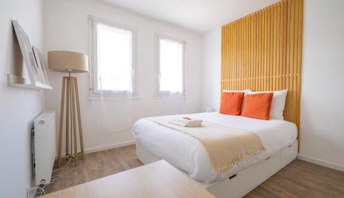 Queen Room with Shared Bathroom