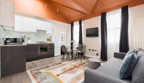 One-Bedroom Apartment with City View