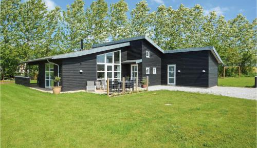 Three-Bedroom Vacation Home 