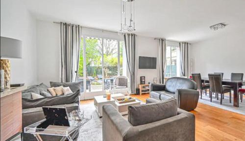 Apartment with Garden View
