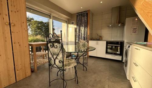 Apartment with Mountain View