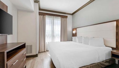 King Suite with Sofa Bed - Hearing Accessible/Non-Smoking