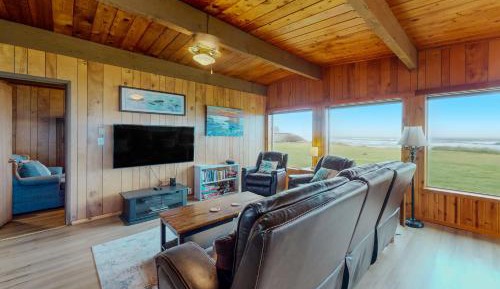 Three-Bedroom Vacation Home 