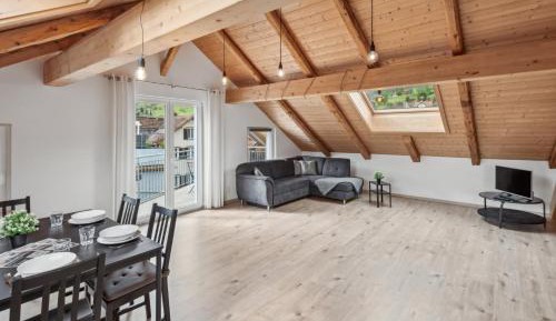 Apartment with Mountain View