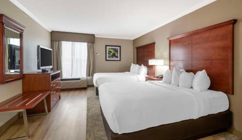 Queen Suite with Two Queen Beds and Sofa-Bed - Non-Smoking