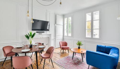 Deluxe Apartment with Parking