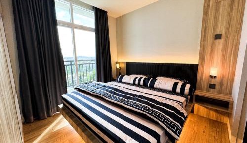 King Studio with Sofa Bed