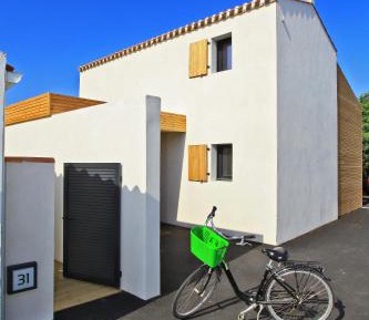 House (6 People)