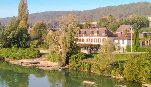 Three-Bedroom Vacation Home 