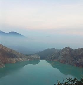 Deluxe Room (2 Adults + 1 Child)