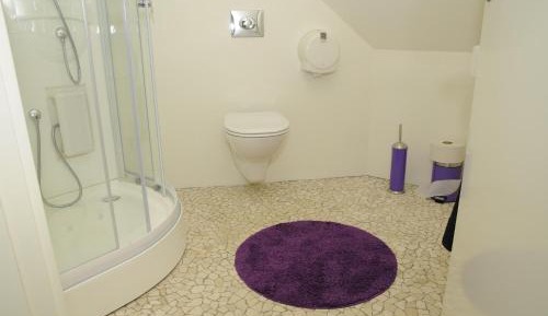 Single Room with Shared Bathroom