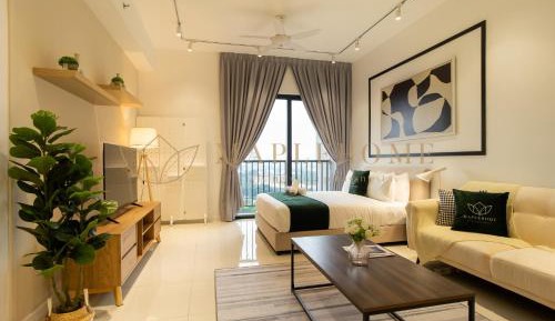 Deluxe Balcony Suite - With Parking