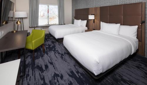 Queen Room with Two Queen Beds and Bathtub - Mobility Access