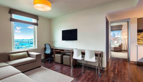 Executive King, Executive Suite, 1 King, Sofa bed