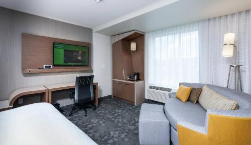 King Room with Bathtub - Mobility Access/Hearing Accessible