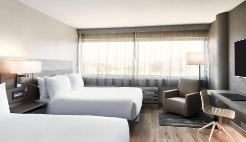 Queen Room with City View