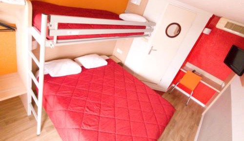Triple Room (1 Double Bed + 1 Single Bed)