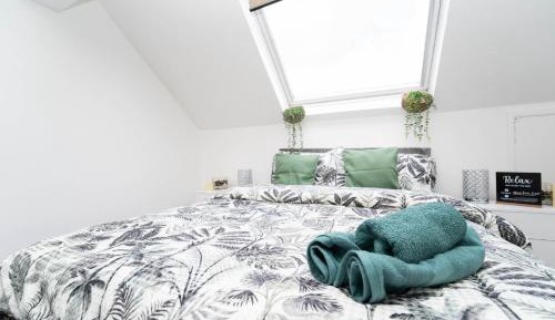 Triple Room with Shared Bathroom