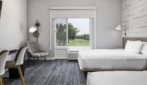 Large Studio with Two Queen Beds and Golf View