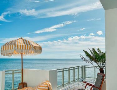 Deluxe Double Room with Balcony and Sea View