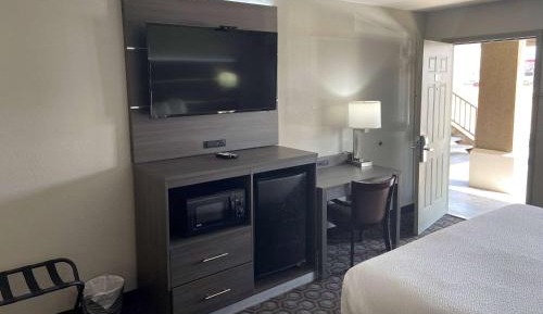 King Room - Non-Smoking