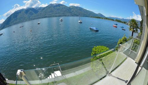 Apartment with Lake View